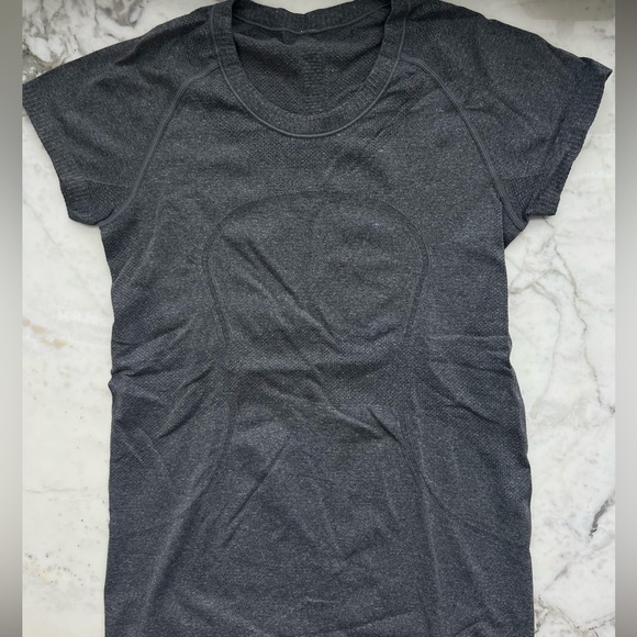 Lululemon Swiftly Tech Short Sleeve Shirt 8 - Picture 1 of 4